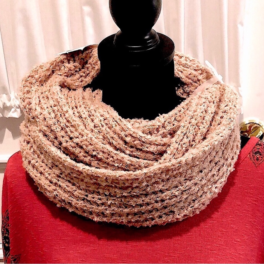 Women’s Pink Knit Infinity Scarf / Neck Warmer NWT